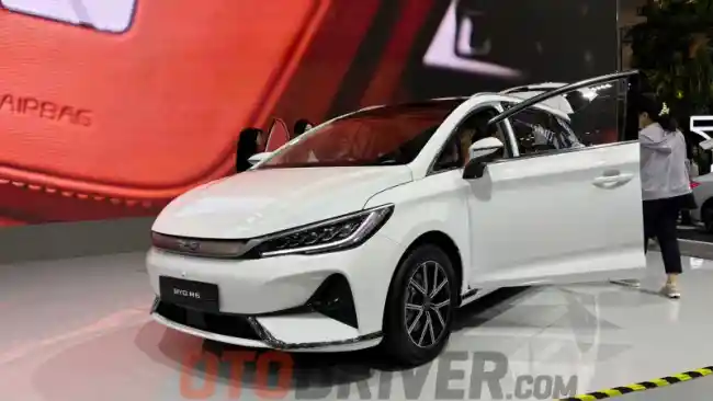 "Jadi Buruan Konsumen, Ini Skema Kredit Menarik BYD M6 dengan DP Mulai Rp 40 Juta"