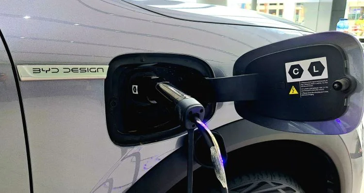 Cara Pemasangan Home Charging dan Pengisian Daya Mobil Listrik BYD