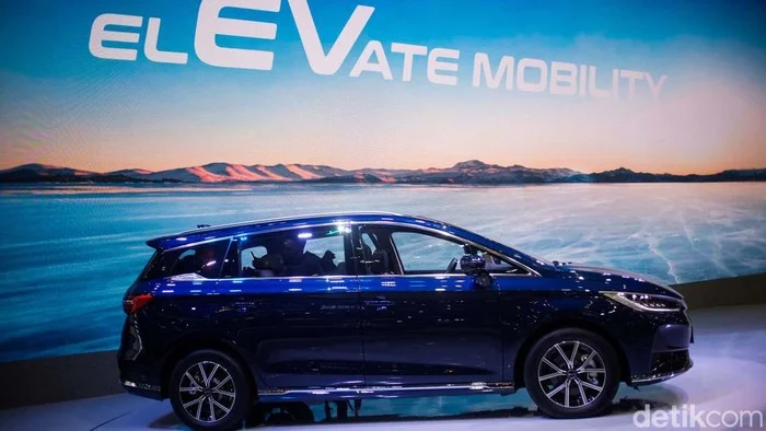 BYD M6 Jadi Mobil Listrik Terlaris Februari 2025, Ini Model Paling Dicari